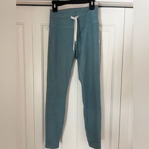 Vuori size small blue leggings
